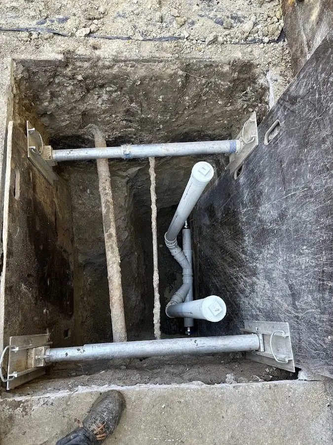 Experienced plumber completing Drain Cleaning work in Elsmere